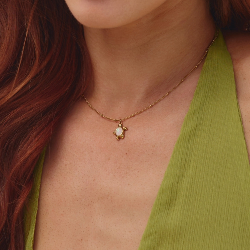 Halskette mit gravierten Wildblumen Gold